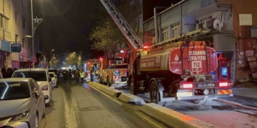 Beyoğlu’nda 4 katlı iş yerinde yangın