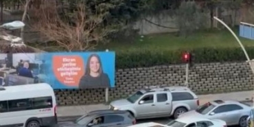 Pendik’te kırmızı ışıkta yol verme kavgası kamerada