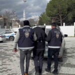 Uyuşturucu tacirinden şoke eden yöntem: Maddeleri trafik tabelalarına bıraktı