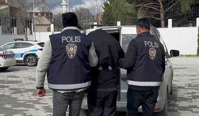 Uyuşturucu tacirinden şoke eden yöntem: Maddeleri trafik tabelalarına bıraktı