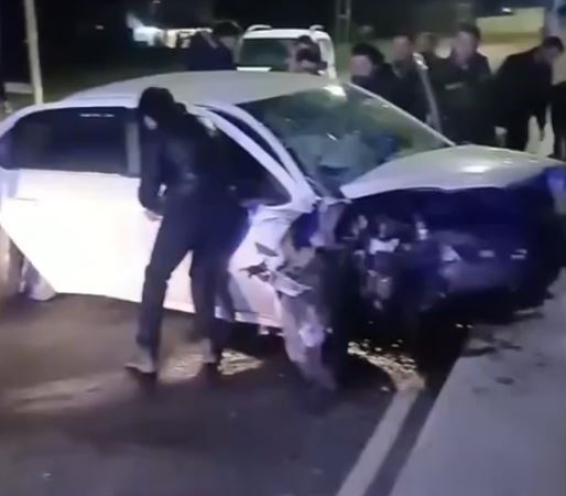Ehliyetsiz sürücünün kullandığı otomobil başka bir araçla kafa kafaya çarpıştı: 4 yaralı