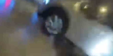 Aniden yola çıkan cip motosikletle böyle çarpıştı