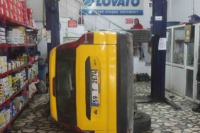Bakım için servise bırakılan taksi liftten düştü