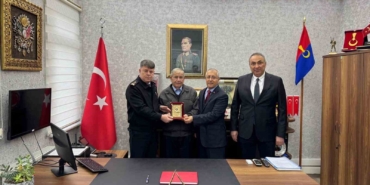 İnegöllü çiftçi 70 milyonluk mal varlığını jandarmaya bağışladı