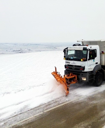 Tekirdağ Büyükşehir ekiplerinden kar mesaisi