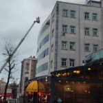 Bağcılar’da kapatılan hastanenin çatısında yangın