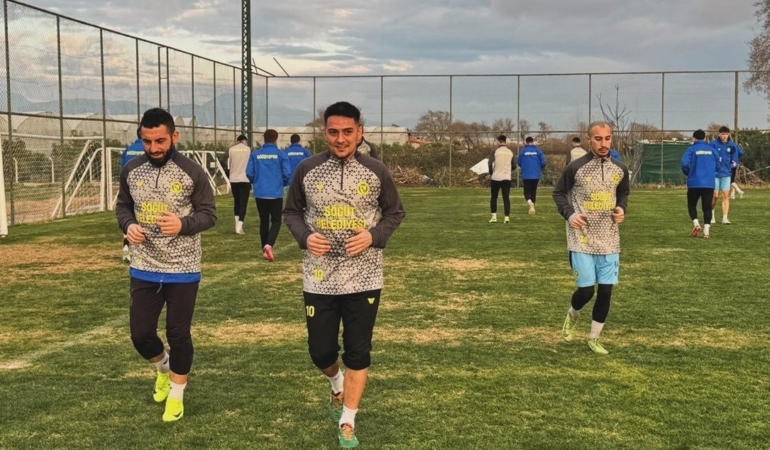 Söğütspor’un Antalya kampı başladı