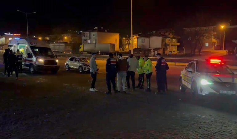 İnegöl’de otomobiller çarpıştı: 1’i çocuk 3 yaralı
