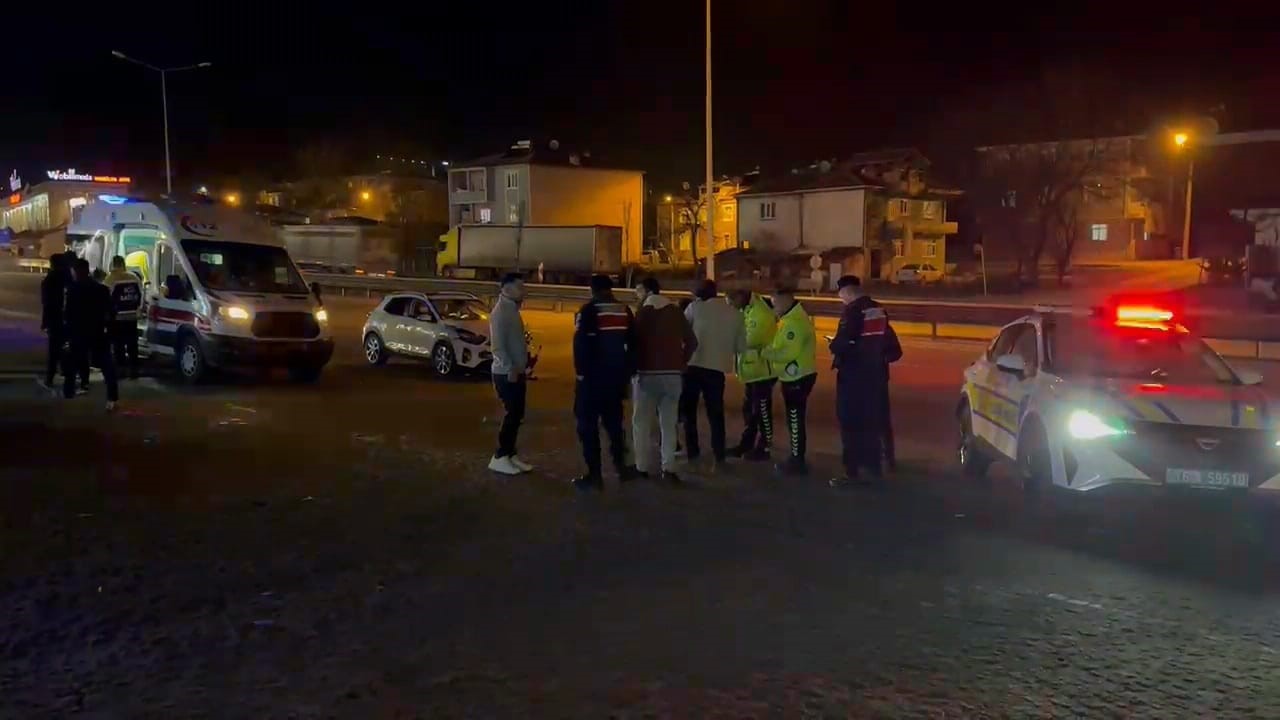 İnegöl’de otomobiller çarpıştı: 1’i çocuk 3 yaralı