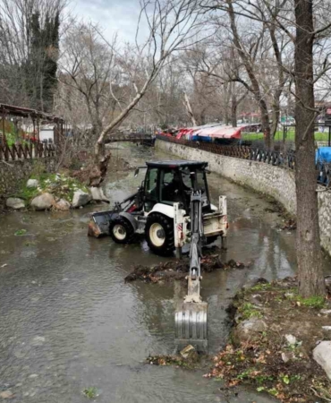 Büyükşehir’den Misi’de dere ve çevre temizliği