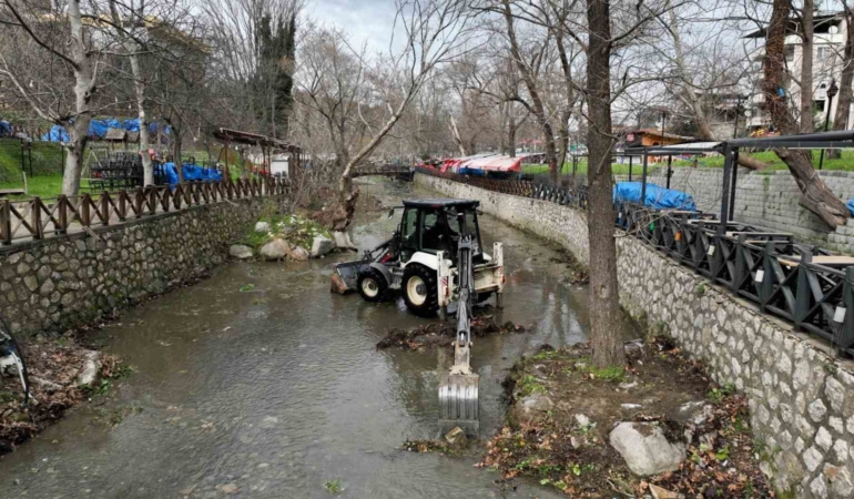 Büyükşehir’den Misi’de dere ve çevre temizliği
