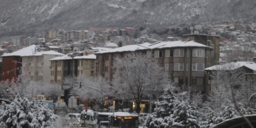 Bursa sabaha beyaz örtüyle uyandı..Ulaşımda aksamalar yaşandı