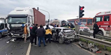 Çerkezköy’de tır otomobile arkadan çarptı: 3 yaralı