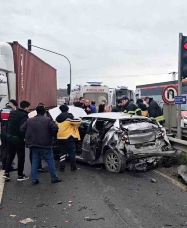 Çerkezköy’de tır otomobile arkadan çarptı: 3 yaralı