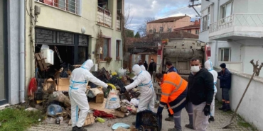 Görükle’de iki katlı çöp evden 9 kamyon çöp çıktı