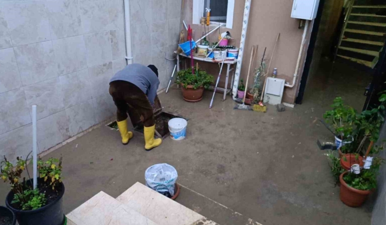 Edirne’de sağanak hayatı olumsuz etkiledi: Bazı ev ve iş yerlerini su bastı