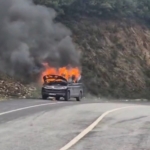 Eyüpsultan’da seyir halindeki araç alevlere teslim oldu