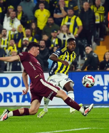 Trendyol Süper Lig: Fenerbahçe: 1 - Göztepe: 1 (İlk yarı)