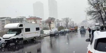 Kartal’da kısa süreli kar yağışı etkili oldu