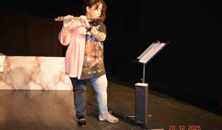 55 yaşında Biyologluğu bırakıp tiyatrocu oldu