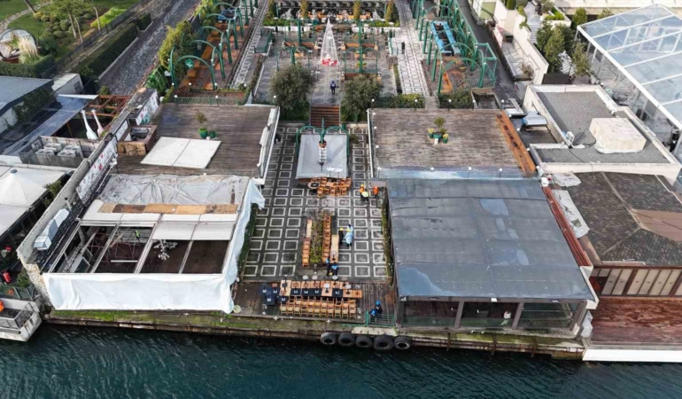 Boğaz hattında yıkımlar sürüyor: Beşiktaş’taki ünlü gece kulübünün kaçak kısımları yıkıldı