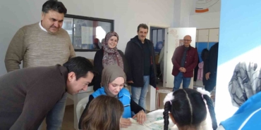 Minik eller aileleriyle birlikte üretti