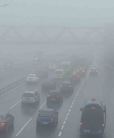 Büyükçekmece’de aniden bastıran sis nedeniyle görüş mesafesi düştü