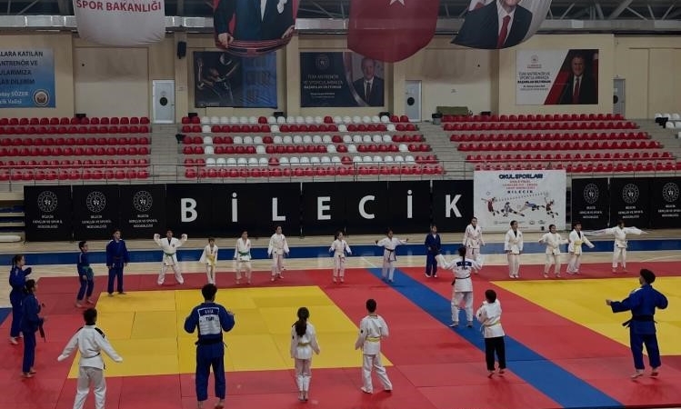 Bilecik’te judo spor okullarıyla gençler, geleceğe hazırlanıyor