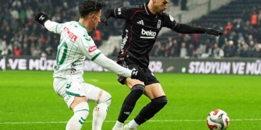 Trendyol Süper Lig: Beşiktaş: 1 - Konyaspor: 1 (İlk yarı)