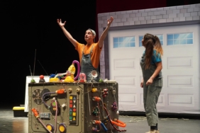 Bilecik’te çocuklar kukla gösterisi ve tiyatroyla eğlendi