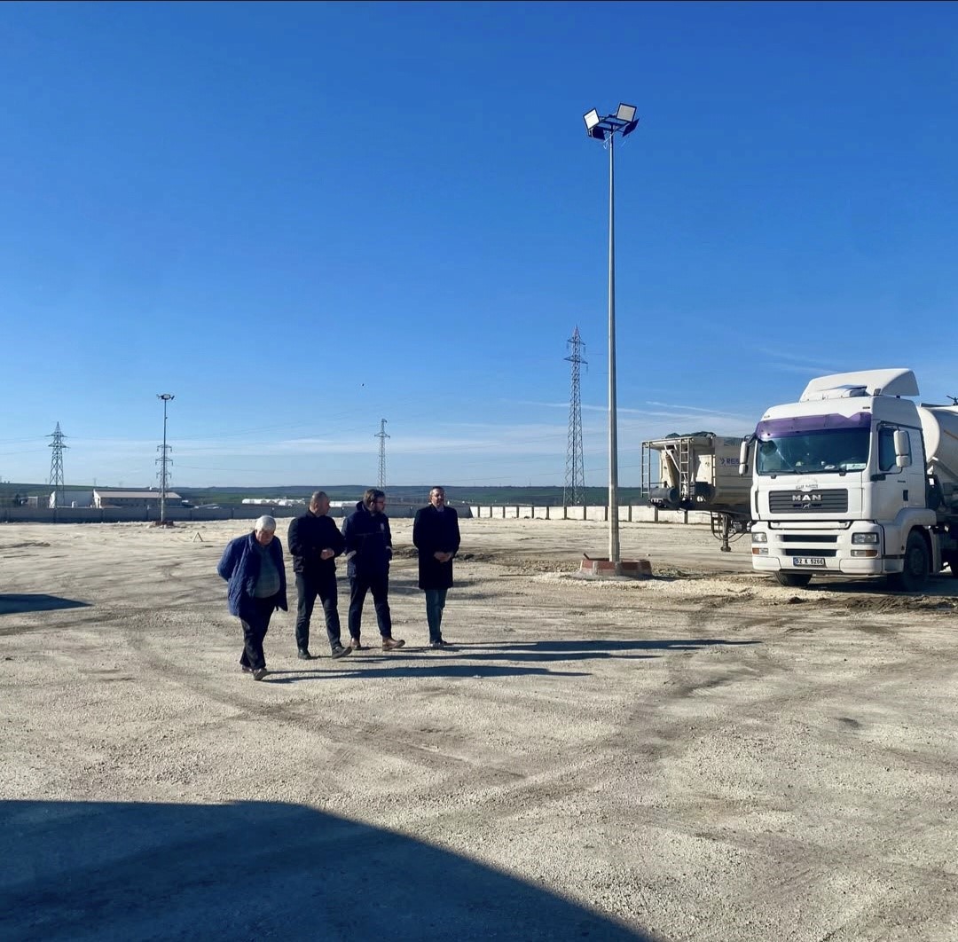 Kaymakam Özderin, yapımı devam eden Pınarhisar tır parkını inceledi