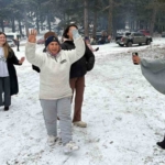 Kar yağışını göbek atarak kutladılar