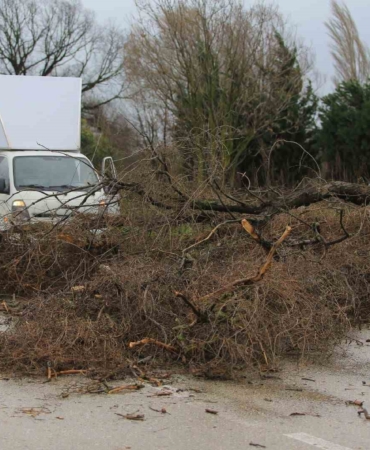 Osmangazi Belediyesi’nden lodosa karşı etkin müdahale