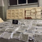 Kontrplaklar arasına gizlenen 700 kilo esrar sınırda ele geçirildi