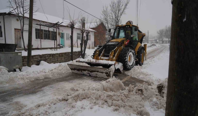 Balıkesir Büyükşehir Belediyesinden karla mücadele çalışmaları