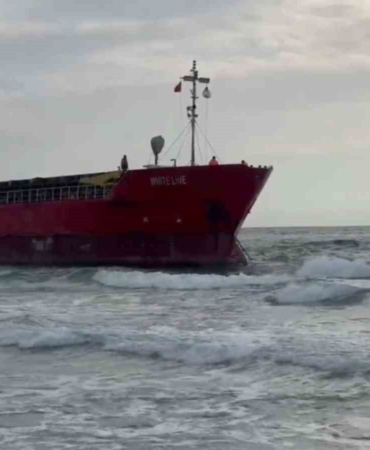 Tekirdağ’da karaya oturan gemi kurtarıldı