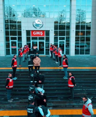 Helikopterli operasyonla uyuşturucu tacirlerine darbe: 16 tutuklama