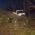 Bursa’da akıl almaz trafik kazası: Demir bariyerler araçların üzerine düştü