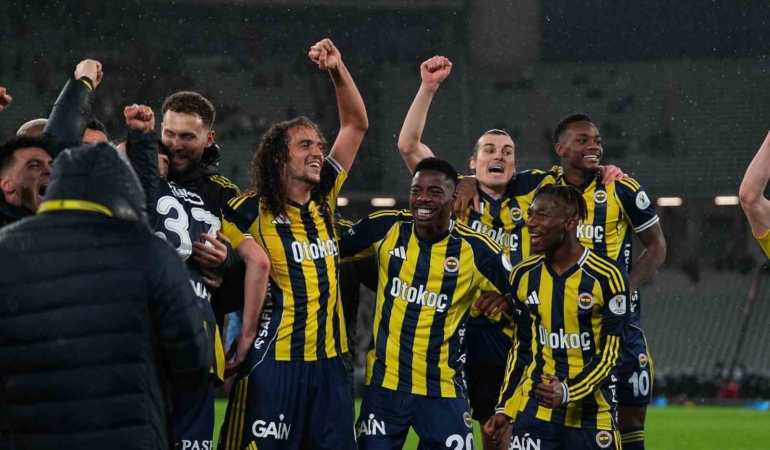 Fenerbahçe, kupayı kaldırdı