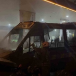 Kağıthane’de benzin istasyonunda 2 minibüs alev aldı