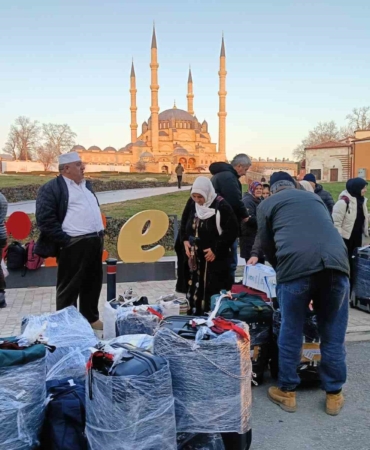 Edirneli umreciler Selimiye Meydanı’nda karşılandı