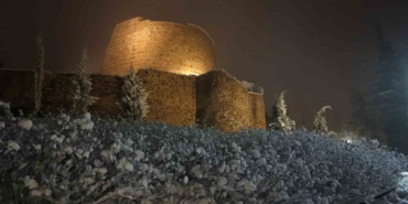 Karlar altındaki Aydos Kalesi mest etti