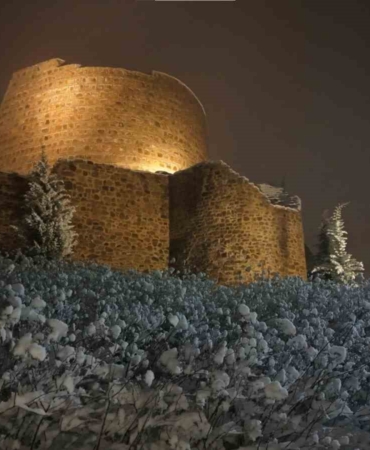 Karlar altındaki Aydos Kalesi mest etti