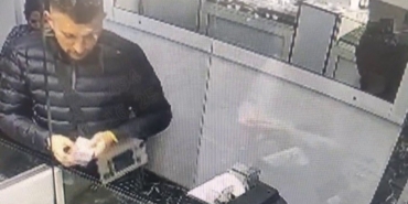 Bursa’da sahte altın vurgunu: Kuyumcuları dolandırdılar, kameralara yakalandılar