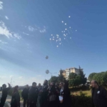 Sıla’nın hayatını kaybettiği yolda çelenkler dizildi, beyaz balonlar gökyüzüne bırakıldı