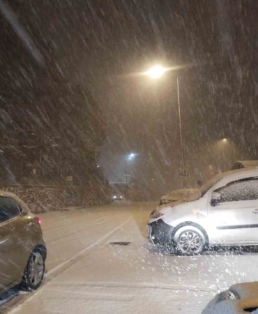 İstanbul yeni yıla karla girdi, yollar beyaza büründü