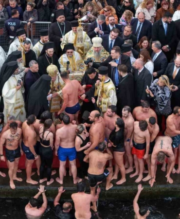 Haliç’te denizden haç çıkarma töreni gerçekleştirildi