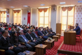 Vali Sözer, ’Kariyerim Mülkiye’ etkinliğinde üniversite öğrencilerle buluştu
