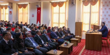 Vali Sözer, ’Kariyerim Mülkiye’ etkinliğinde üniversite öğrencilerle buluştu