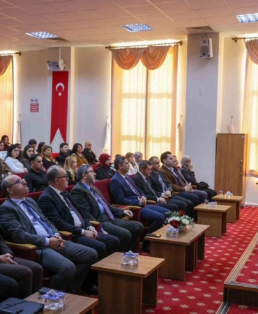 Vali Sözer, ’Kariyerim Mülkiye’ etkinliğinde üniversite öğrencilerle buluştu